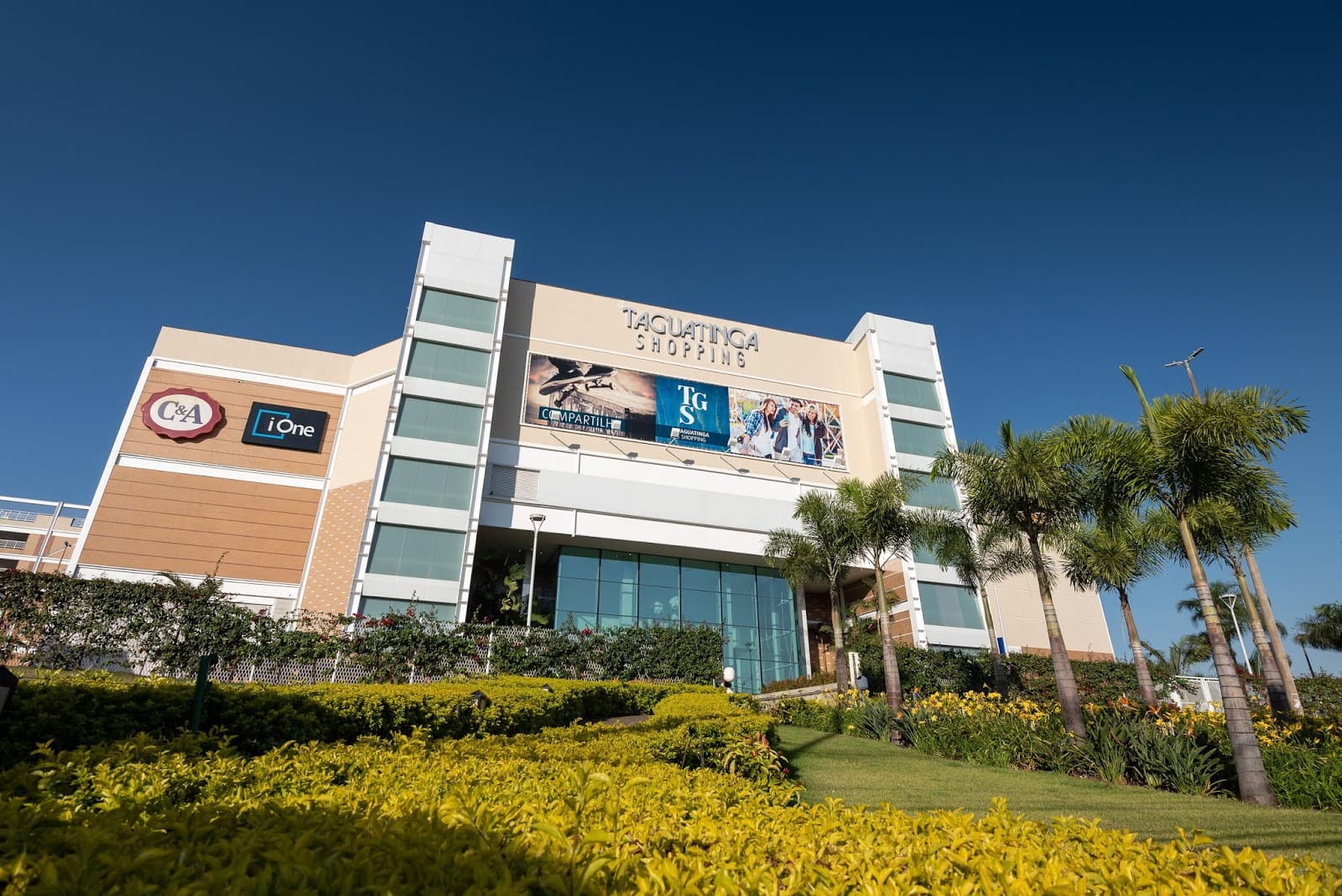 Torre corporativa do Taguatinga Shopping — sede da Coworking Ville